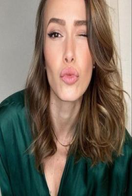 Sagari  Escort Paris